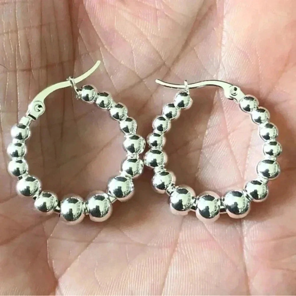 Silver High Polish 1” Retro Ball Hoop Earrings NWT - Picture 1 of 3